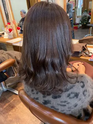 セミロング カラー 鎌田 祥江のヘアスタイル