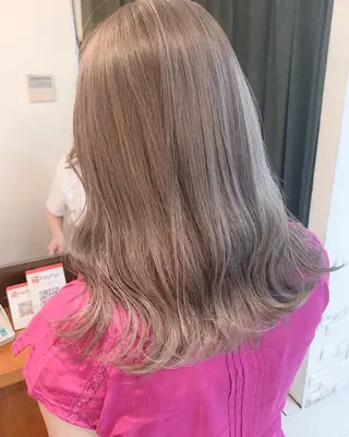 ミディアム カラー BOX mico.のヘアスタイル