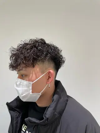 ショート メンズ フェザーパーマ職人 🪶ryosukeのヘアスタイル