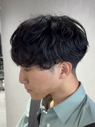ショート カラー パーマ メンズ 【シャドウパーマ センターパート】義心のヘアスタイル