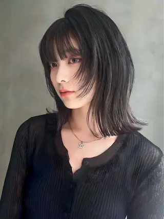 ミディアム カラー 白井 音羽のヘアスタイル