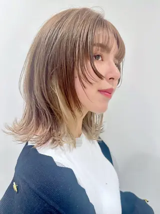 ミディアム カラー 小顔レイヤー/ ベージュ🤍Rieのヘアスタイル