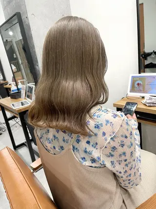 ミディアム カラー ヘアアレンジ 🌷FUKA🌷 まろやかハイトーンのヘアスタイル
