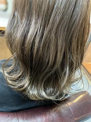 ミディアム 鈴木 咲輝のヘアスタイル