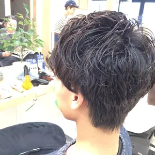 ショート パーマ メンズ 岡本 拓朗のヘアスタイル