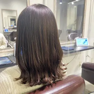 カラー 根本 真奈のヘアスタイル