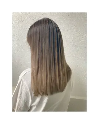 ロング Jura／ レイヤーカットのヘアスタイル