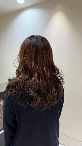 ロング パーマ akari / ミディアムパーマのヘアスタイル