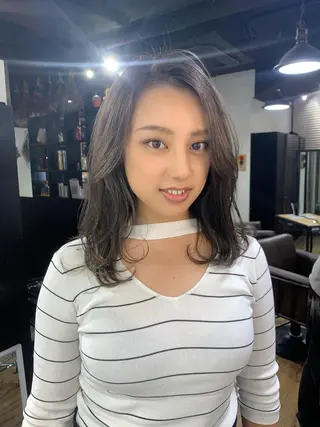 ロング カラー ミルクティーベージュ ブリーチ 店長 清水のヘアスタイル