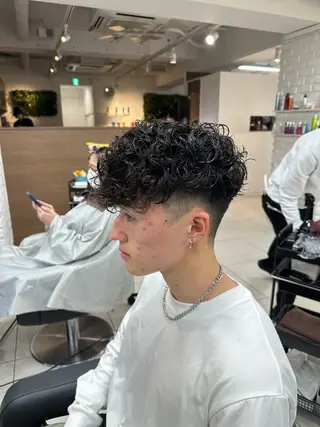ショート パーマ メンズ フェザーパーマ職人 🪶ryosukeのヘアスタイル