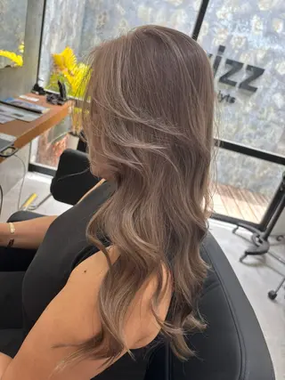 ロング カラー ヘアアレンジ vizz by el yts 北谷エクステのヘアスタイル