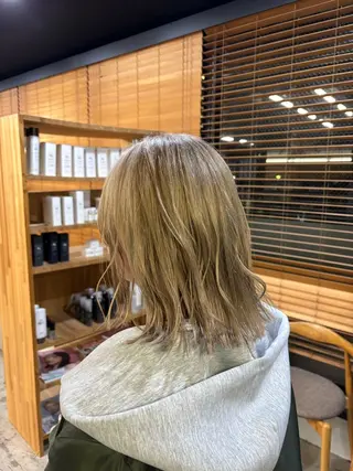 ミディアム カラー mono / Manatoのヘアスタイル