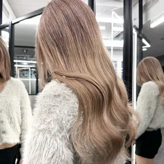 ロング カラー シールエクステ特化 ハイトーン、NANAのヘアスタイル