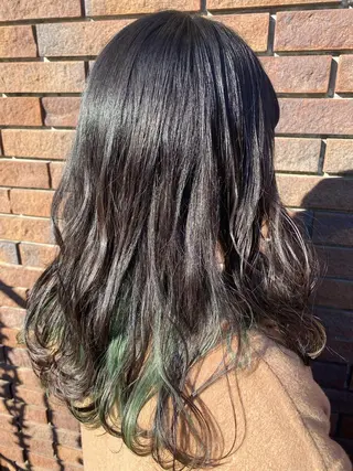 ロング 推しカラー オタク美容師 山本のヘアスタイル