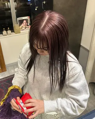 ミディアム カラー 薄暮 マツイ　レンのヘアスタイル