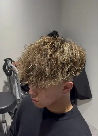 ミディアム カラー パーマ メンズ パーマ特化美容師🔥 フジモト ライのヘアスタイル