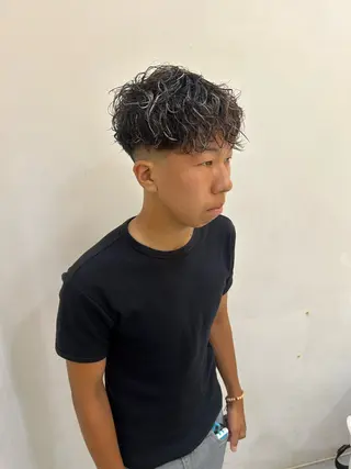 ショート カラー パーマ メンズ TUM🔥フェード/ メンズパーマのヘアスタイル