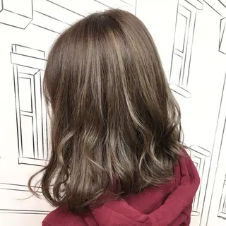 ミディアム カラー TOMOKA 艶髪/透明感カラーのヘアスタイル