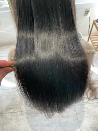 ロング esse大阪茶屋町店所属・レイヤーカット 新井田陽寿のヘアスタイル