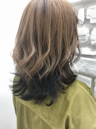 ミディアム 艶髪/ハイトーン Sherryのヘアスタイル