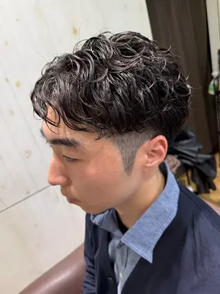 ショート パーマ メンズ 溝口 槙里也のヘアスタイル