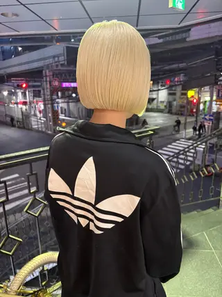 ショート lot Kanau ハイトーン／デザインのヘアスタイル