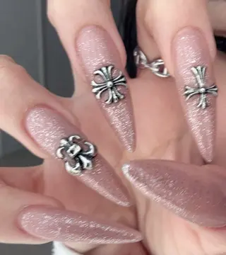 ネイル nail.salon .Reversalのネイルデザイン