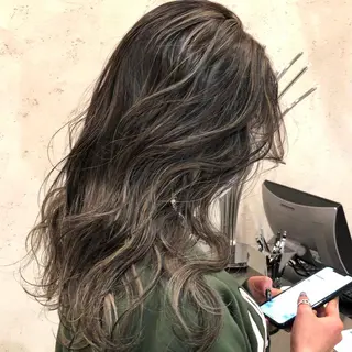 ロング カラー DEAN ISLA 大人レイヤーカットのヘアスタイル