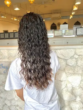 ロング パーマ 饒平名 知也のヘアスタイル