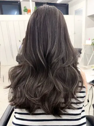 ロング カラー 新實 ゆりあのヘアスタイル