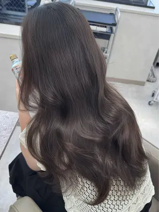 セミロング ハイトーンイヤ リングカラー清水隆央のヘアスタイル