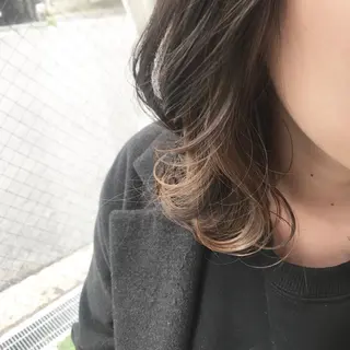 ミディアム カラー いけだ　ひかり ハイライトくびれヘアのヘアスタイル