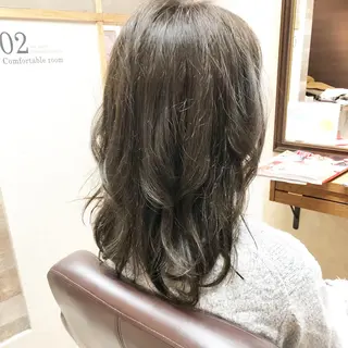 ミディアム カラー パーマ tuuli トゥーリのヘアスタイル
