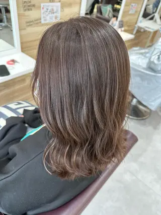 セミロング カラー 阪本 愛実のヘアスタイル