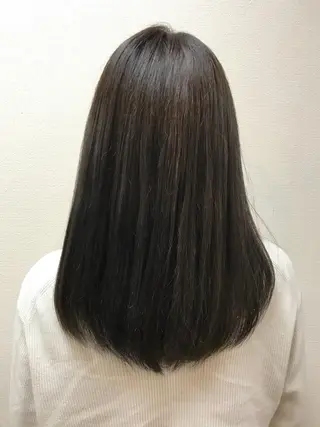 セミロング カラー 吉森 満俊のヘアスタイル