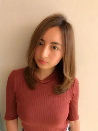 ミディアム 代表 吉澤弘哲のヘアスタイル