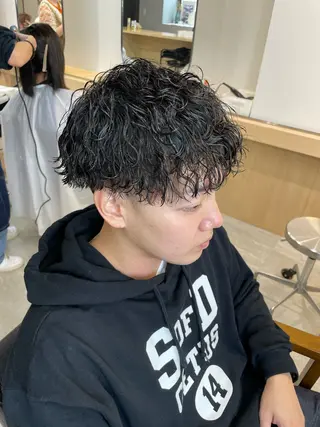 ショート パーマ メンズ マエダ リョウのヘアスタイル