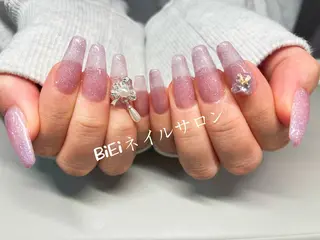 ネイル BiEi ネイルサロン長さ出しのネイルデザイン