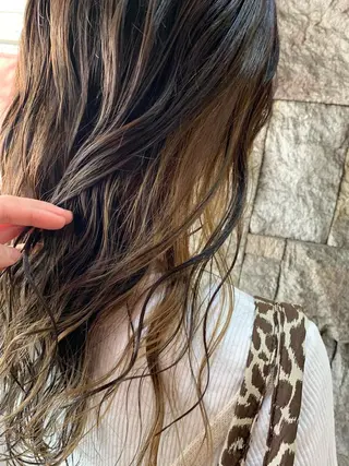 ロング カラー 蓮見  友里のヘアスタイル