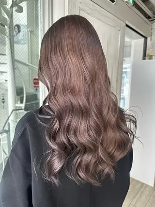 ロング riah  【リア】所属・瀧優華白髪ぼかし 大人レイヤー🩵のヘアスタイル