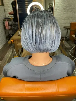 ショート カラー 平田 怜のヘアスタイル