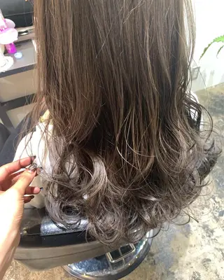 セミロング カラー UMEDA FIGAROのヘアスタイル
