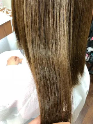 ミディアム カラー 大野 まゆのヘアスタイル