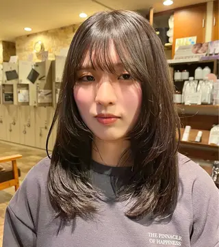 セミロング 伊藤 陽のヘアスタイル