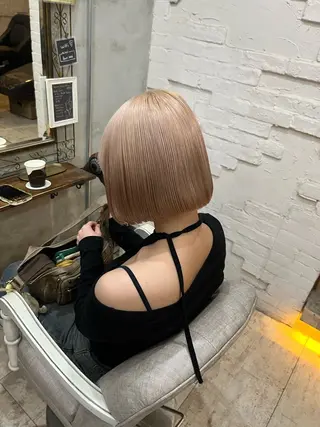 ショート カラー 艶髪/ハイトーン/ ヘアセット/モエノのヘアスタイル