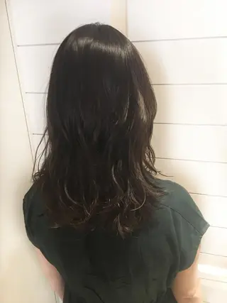 セミロング カラー 鍵山 千秋のヘアスタイル
