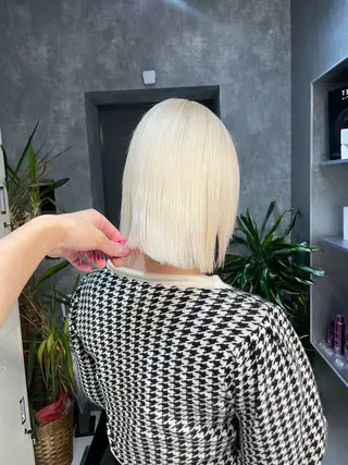 ミディアム ハイトーン特化🎀 LEONのヘアスタイル