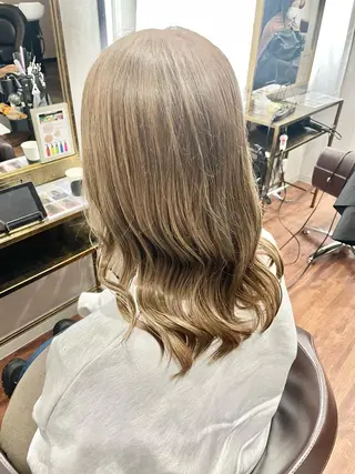 ミディアム カラー 井本翔太.髪質改善. ベージュ.グレージュのヘアスタイル