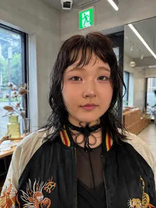 セミロング パーマ サカモト ナオミのヘアスタイル