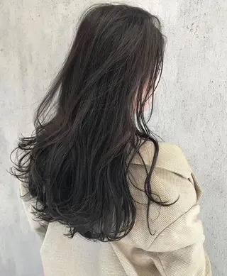 カラー 岡田 真綾のヘアスタイル